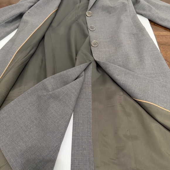 Holt Renfrew Long Blazer. Size 6 - Picture 8 of 9